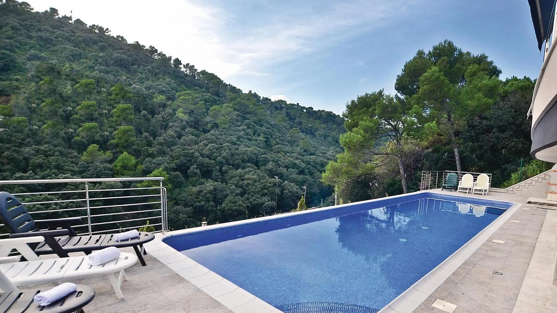Дом отдыха Nice Home In Santa Susanna With House Sea View